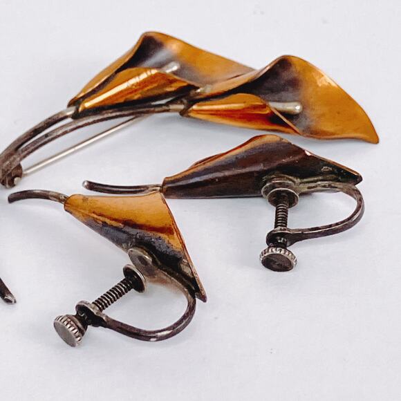 Vintage Signed Stuart Nye Sterling Copper Calla Lily Brooch Earrings Set - Picture 5 of 10